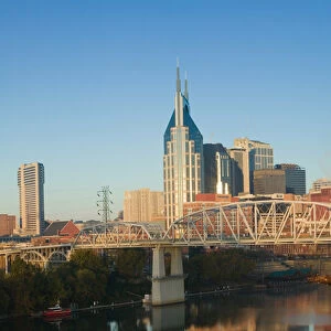 USA, Tennessee, Nashville: Morning View of City and Shelby Avenue Bridge