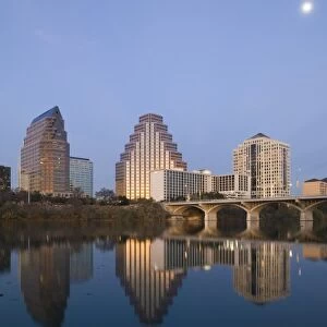 USA, TEXAS, Austin: City Skyline along Town Lake / Sunset