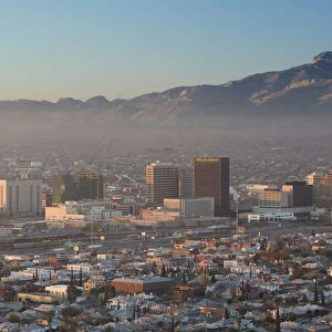 USA-TEXAS-El Paso: Downtown View from Scenic Drive / Dawn