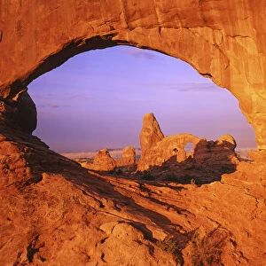 USA, Utah, Arches National Park, Skyline Arch