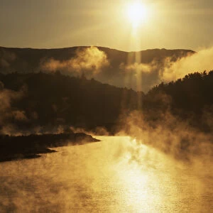 USA, Vermont, Little River State Park, Lake Waterbury, Sunrise