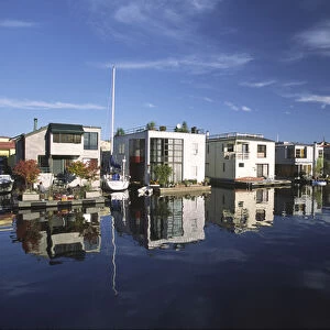 USA, Washington, Seattle. Modern houseboats line pier on Lake Union