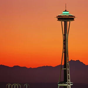 USA, Washington, Seattle, Space needle and Olympic Mountains at dusk