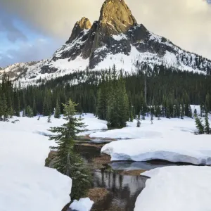 USA, Washington State. Liberty Bell Mountain, Washington Pass, North Cascades