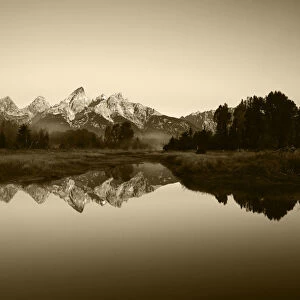 USA, Wyoming, Grand Teton National Park, Grand teton range reflecting in Beaver Pond