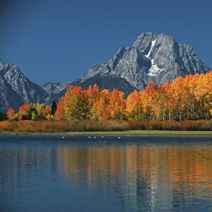 USA, Wyoming, Grand Tetons National Park in autumn, Mt Moren, Oxbow Bend