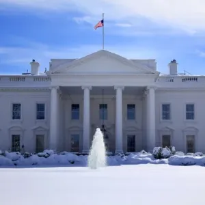 Fontana della Casa Bianca Bandiera dopo la Neve Pennsylvania Ave Washington DC