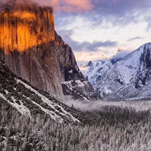 Winter sunset over Yosemite Valley from Tunnel View, Yosemite National Park, California
