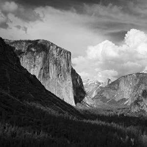 Yosemite Valley from Tunnel View, Yosemite National Park, California, USA
