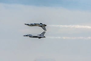 Airshow Prints: 2 Thunderbird jets mirroring, one upside down