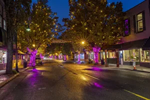 Images Dated 13th October 2021: 3rd Street in downtown McMinnville, Oregon, USA