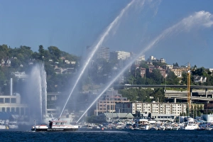 Images Dated 4th July 2007: 4th of July, Lake Union, Seattle, Washington, celebration, fireboat, pleasureboats