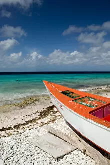 Images Dated 27th January 2006: ABC Islands - BONAIRE - Pink Beach: Beach View with Fishing Boat