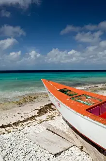 Images Dated 27th January 2006: ABC Islands - BONAIRE - Pink Beach: Beach View with Fishing Boat