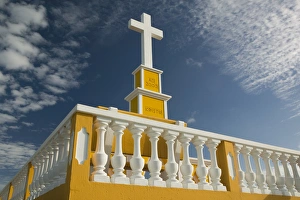 Images Dated 28th January 2006: ABC Islands - BONAIRE - Seru Largu: Memorial Cross atop Seru Largu (el. 123 meters)