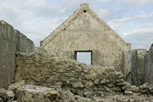 Images Dated 26th January 2006: ABC Islands - BONAIRE - Solar Salt Works: Ruins of Old Salt Warehouse