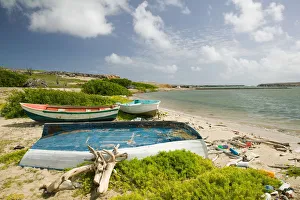 Images Dated 28th January 2006: ABC Islands - BONAIRE - Washikemba: Boats by the Washekemba Lagoon