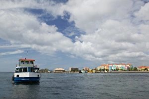 Images Dated 29th January 2006: ABC Islands - CURACAO - Willemstad: Otrobanda - Punda Ferry on Sint Annabaai