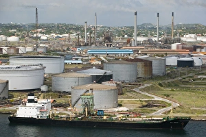 Images Dated 29th January 2006: ABC Islands - CURACAO - Willemstad: Curacao Island Oil Refinery on the Scottegat
