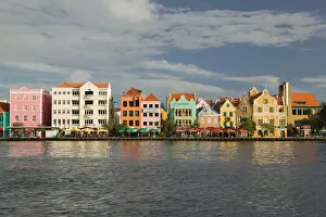Images Dated 29th January 2006: ABC Islands - CURACAO - Willemstad: Harborfront Buildings of Punda