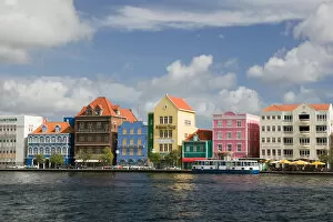 Images Dated 29th January 2006: ABC Islands - CURACAO - Willemstad: Harborfront Buildings of Punda