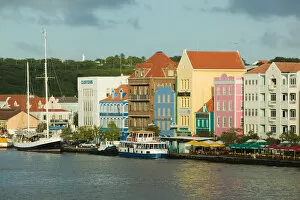 Images Dated 30th January 2006: ABC Islands - CURACAO - Willemstad: Punda - Waterfront Buildings / Late Afternoon