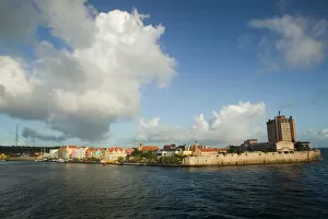 Images Dated 30th January 2006: ABC Islands - CURACAO - Willemstad: Punda - Waterfront & Plaza Hotel Curacao