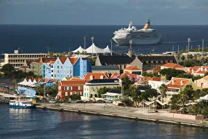 Images Dated 31st January 2006: ABC Islands - CURACAO - Willemstad: High angle view of Otrobanda Waterfront & Cruise