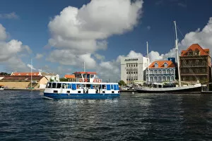 Images Dated 31st January 2006: ABC Islands - CURACAO - Willemstad: Punda Harborfront with Harbor Ferry