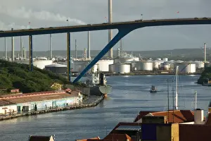 Images Dated 30th January 2006: ABC Islands - CURACAO - Willemstad: Morning & Queen Juliana Bridge