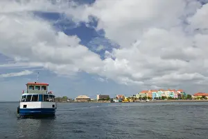 ABC Islands - CURACAO - Willemstad: Otrobanda - Punda Ferry on Sint Annabaai
