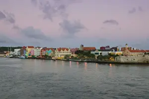 Images Dated 30th January 2006: ABC Islands - CURACAO - Willemstad: Punda - Waterfront Buildings / Dusk
