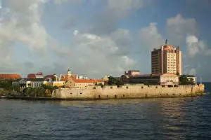 Images Dated 30th January 2006: ABC Islands - CURACAO - Willemstad: Punda - Waterfront & Plaza Hotel Curacao