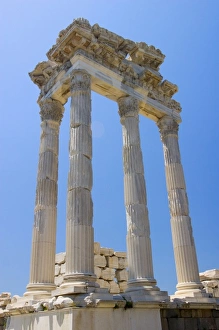 Images Dated 23rd May 2004: Acropolis of Pergamon (Pergamum / Bergama) Western Turkey