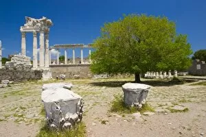 Images Dated 23rd May 2004: Acropolis of Pergamon (Pergamum / Bergama) Western Turkey