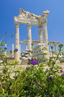 Images Dated 23rd May 2004: Acropolis of Pergamon (Pergamum / Bergama) Western Turkey
