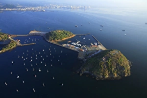 Images Dated 15th February 2007: aerial view of causeway with Isla Iguana and Isla Flamingo, Panama City, Panama