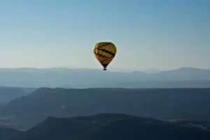 Images Dated 28th October 2014: Aerial View; sister balloon; Red Rock Country; Sedona; Coconino National Forest; Arizona