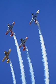 Images Dated 7th April 2012: Aerobatic display by North American Harvards, or T-6 Texans, or SNJs