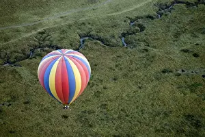 Images Dated 25th August 2011: Africa, Kenya, Msai Mara. Hot-Air Ballooning over the Mara River