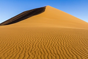Images Dated 3rd April 2014: Africa, Namibia, Namib-Naukluft National Park. Patterns in sand dune. Credit as