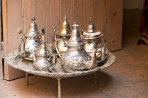 Images Dated 5th May 2015: Africa, North Africa, Morocco, Ouarzazate, Ait Benhaddou, sets of Moroccan mint tea