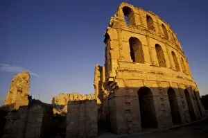 Images Dated 12th October 2004: Africa, Tunisia, El Jem. Ruins of a Roman amphitheatre at sunset; built in 300 AD could seat 35