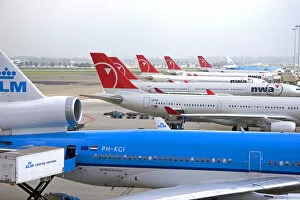 Images Dated 6th August 2007: Airplanes parked at Schiphol Airport in Amsterdam, Netherlands