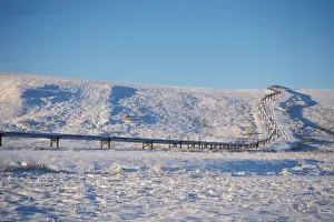 Images Dated 10th November 2005: Alaskan pipeline on the snowy tundra of the North Slope of the Brooks Range, central
