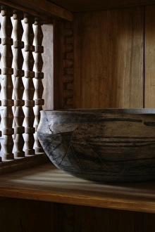 Images Dated 26th April 2009: Alcalde, New Mexico, United States. Old Indian pot in New Mexico style carved cubbard