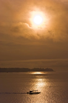 Images Dated 29th September 2005: Amazon River, Brazil. Fishermen at sunset