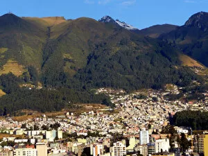 Images Dated 4th October 2006: Americas, South America, Ecuador, Quito. At over 9, 000 feet in elevation, the capitol of Ecuador