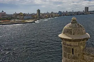 Images Dated 4th January 2010: Ancient Castillo El Morro still guards the entrance to Havana harbor, Cuba