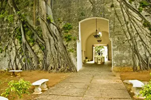 Images Dated 4th January 2010: Ancient Fortress de San Carlos de la Cabana (Cabana) still guards the entrance to Havana